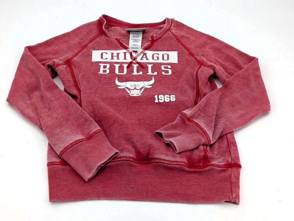 NBA Chicago Bulls Basketball Red Graphic Girls Sweatshirt Retro Look Size Large